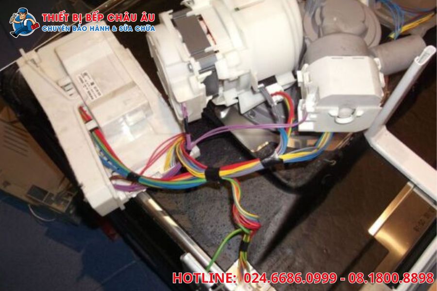 Thực hiện không đúng kỹ thuật có thể gây chập cháy bo mạch