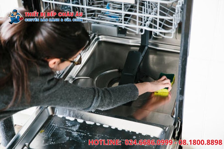Việc tự ý sửa chữa có thể khiến tình trạng hư hỏng trở nên nghiêm trọng hơn