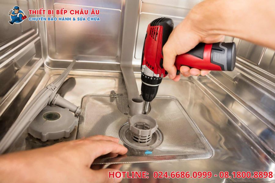 Việc tự ý sửa chữa khi không có đủ chuyên môn có thể khiến hư hỏng trở nên nghiêm trọng hơn